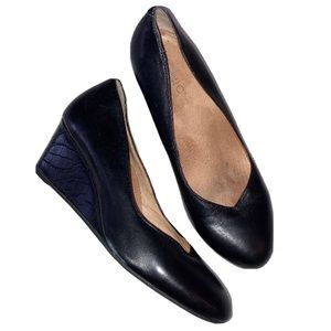 VIONIC Antonia black leather Croc embossed wedge size 10